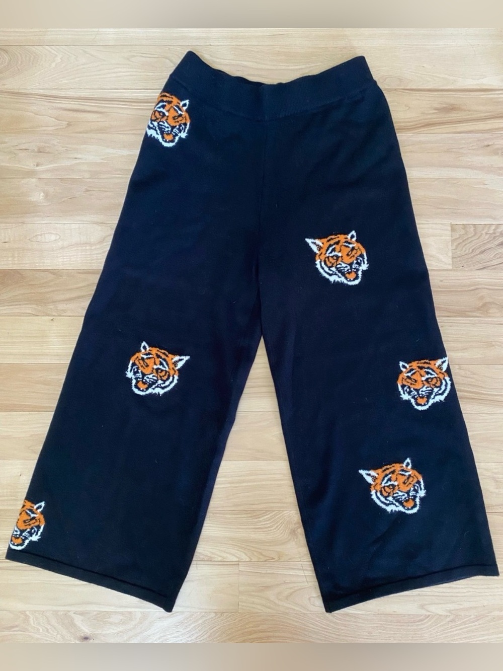 Dressed in LALA Fierce Female Knit Tiger Pants Size Medium Sweater Cropped